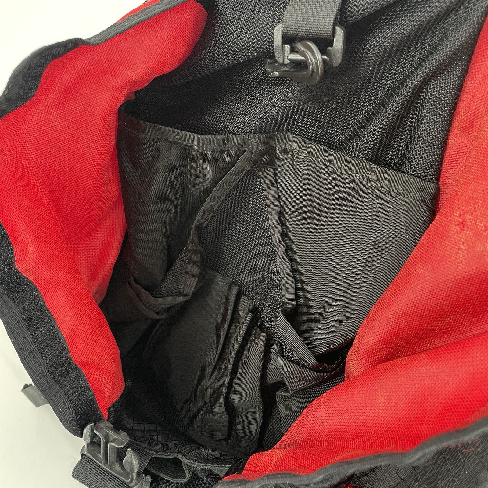 Vintage Oakley Icon Backpack in Red Black – 90s 2000s Y2k Goth Grunge
