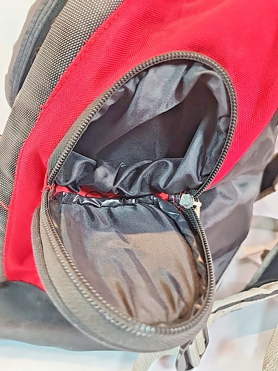 Vintage 90’s Eastsport Backpack Book Bag Red Black Many Pockets Cup Holders