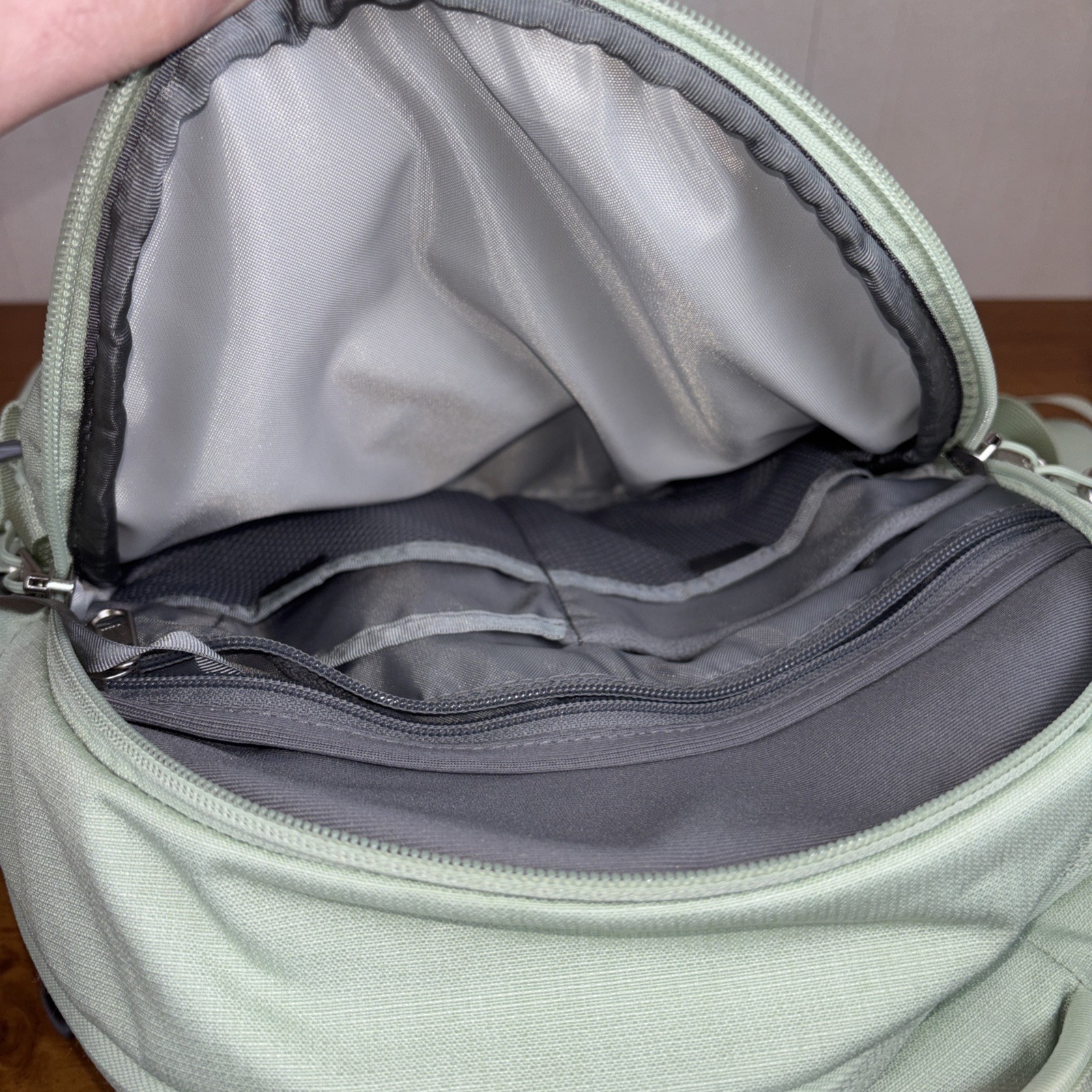 The North Face Recon Backpack Light Green FlexVent Laptop School Travel Daypack
