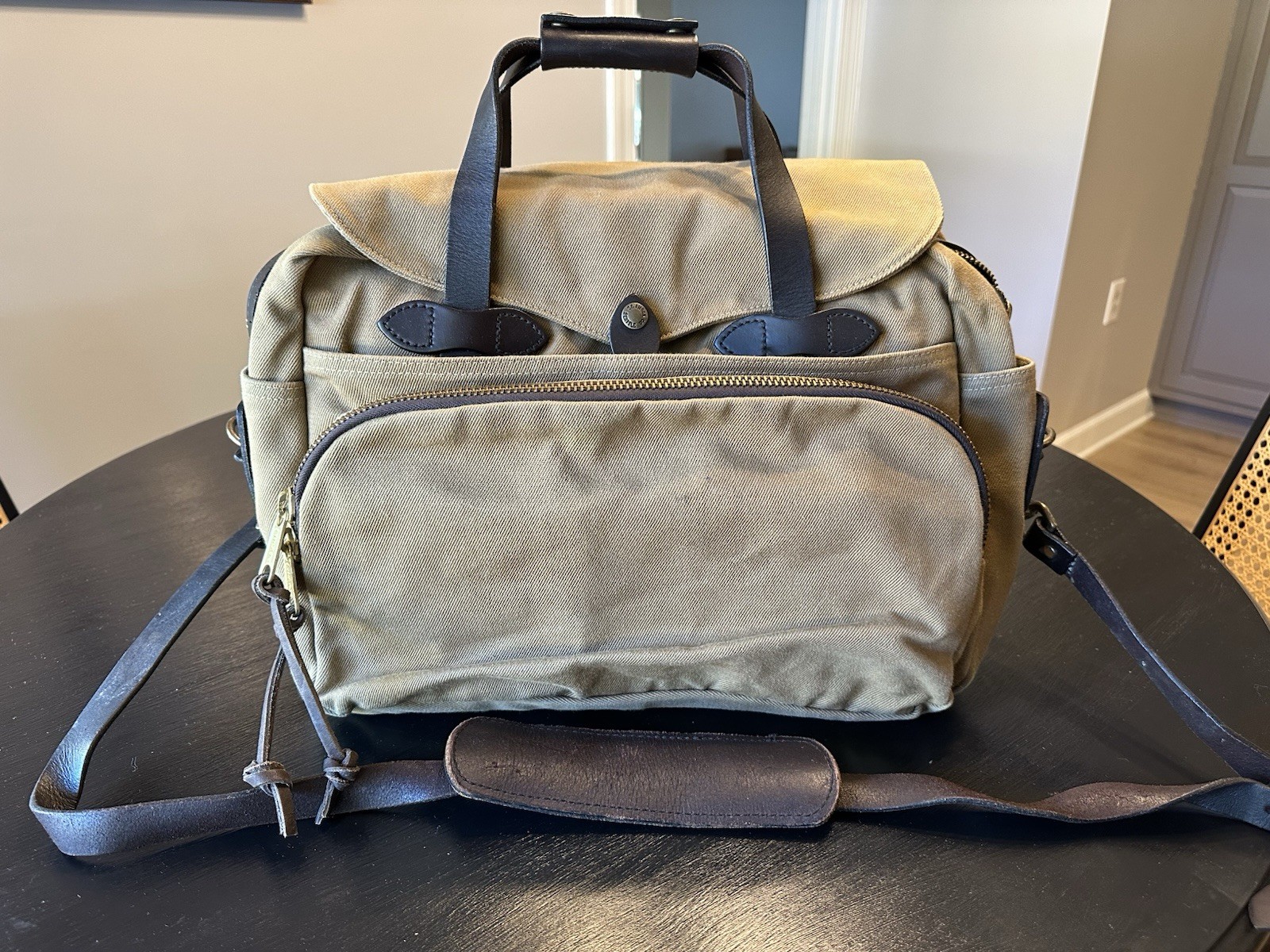 Filson Computer Briefcase Style 258 Excellent Condition. Dark tan rugged twill