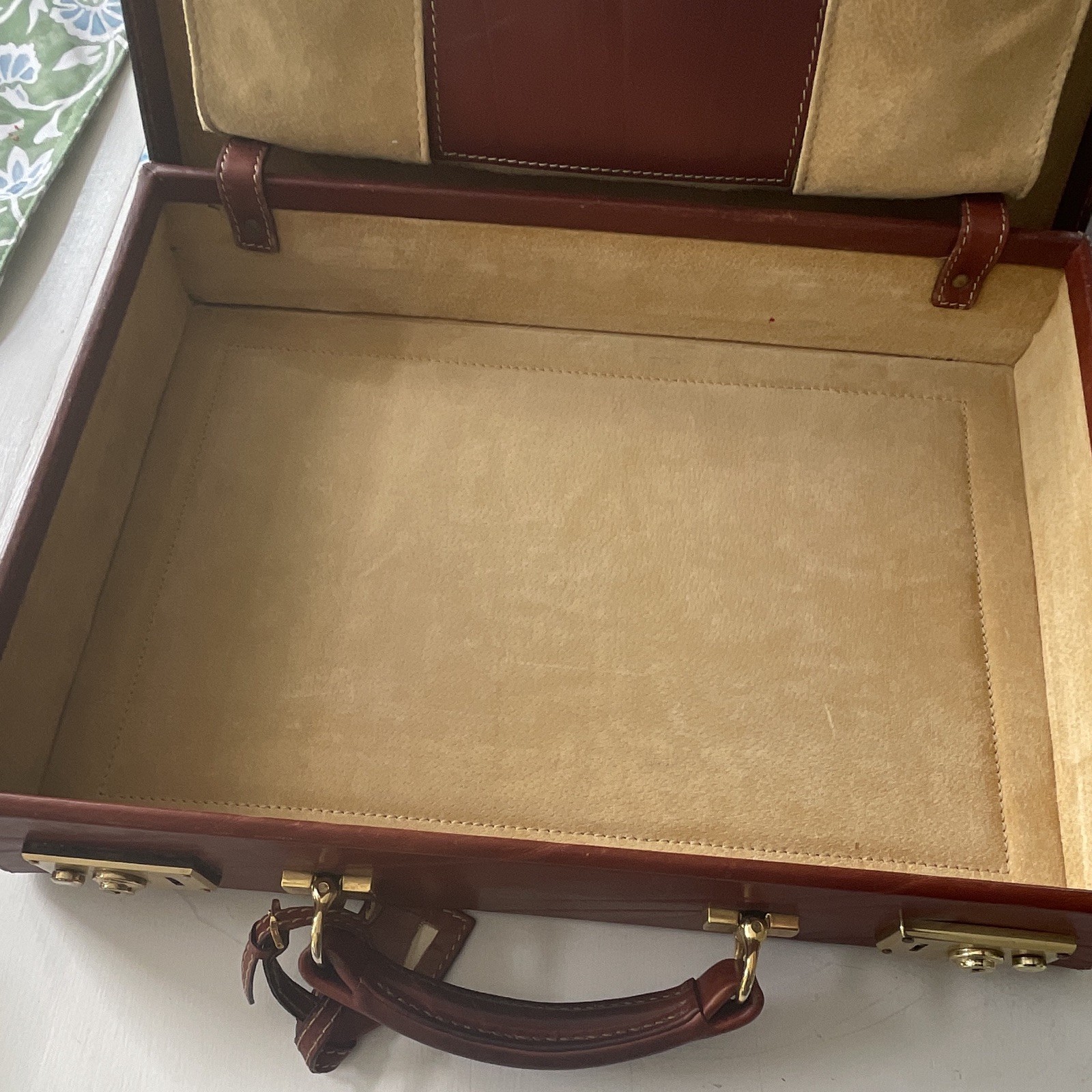 Dutch-made over-under hard-side briefcase, gold hardware – see pics