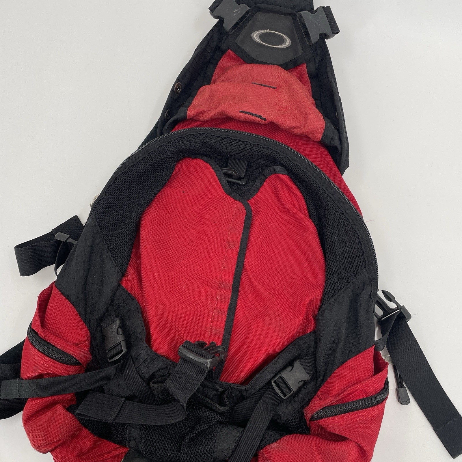 Vintage Oakley Icon Backpack in Red Black – 90s 2000s Y2k Goth Grunge