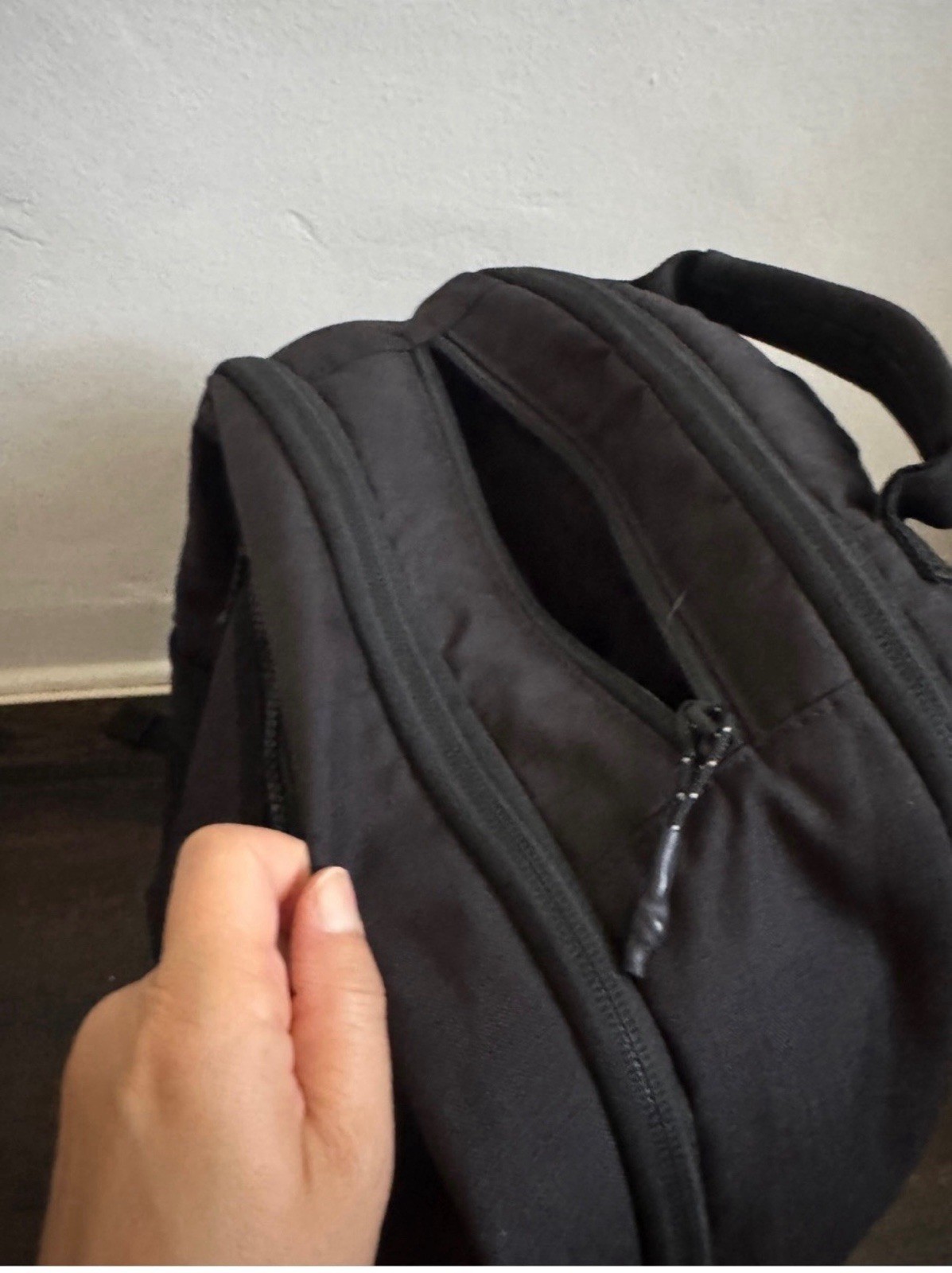 Quiksilver Black Backpack Zip Closure Padded Adjustable Straps w/ Pockets