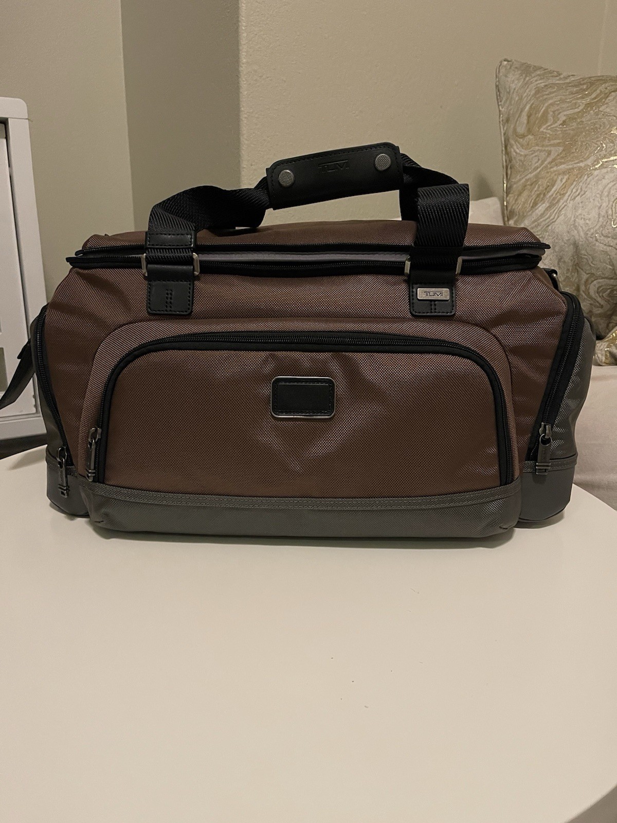 Tumi Charge Duffel Bag – GREY And Red ￼