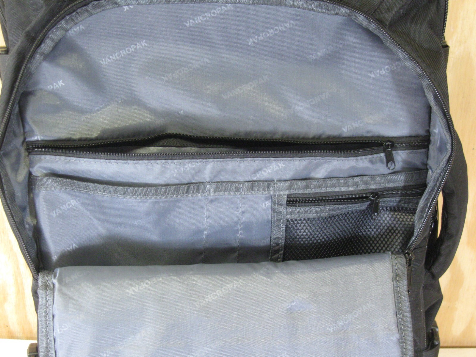 TRAVEL BACKPACK Vancropak 40L Flight Appvd Carry On Water Resistant Expandable