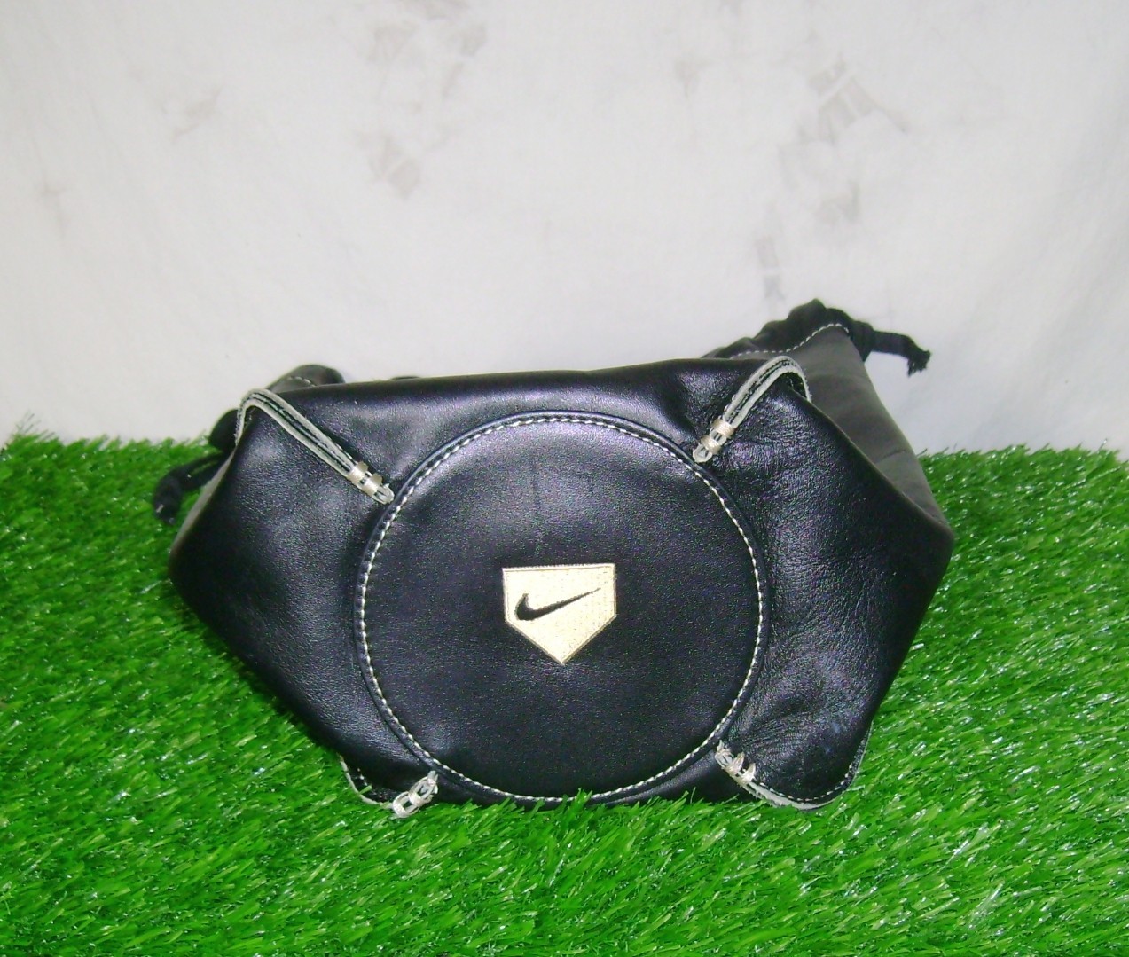 NIKE DIAMOND ELITE Pro Baseball Cowhide Leather Glove Bag Black/Gold Collectible