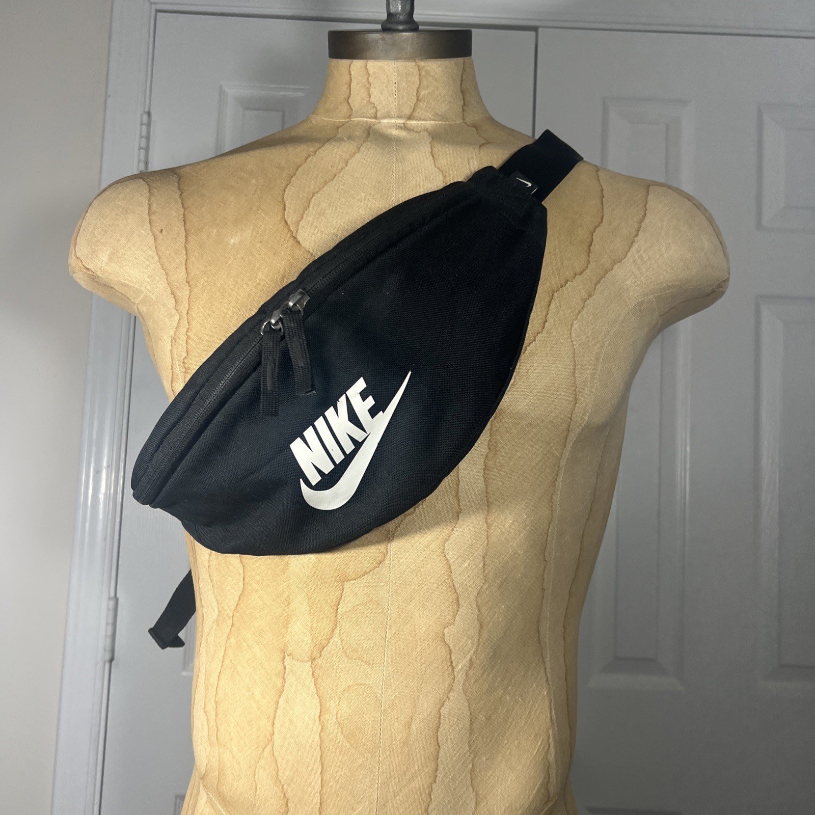 Nike Heritage Cross Chest Waistpack Unisex Black White Logo BA5750 010 Zipper