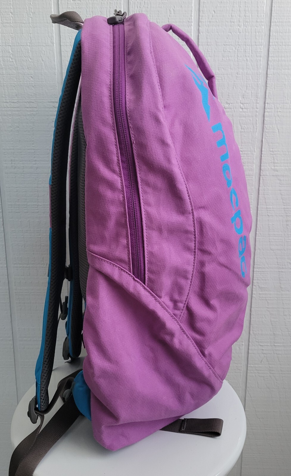 MACPAC KAHU 22 backpack hiking cycling daily use cover purple blue New Zealand