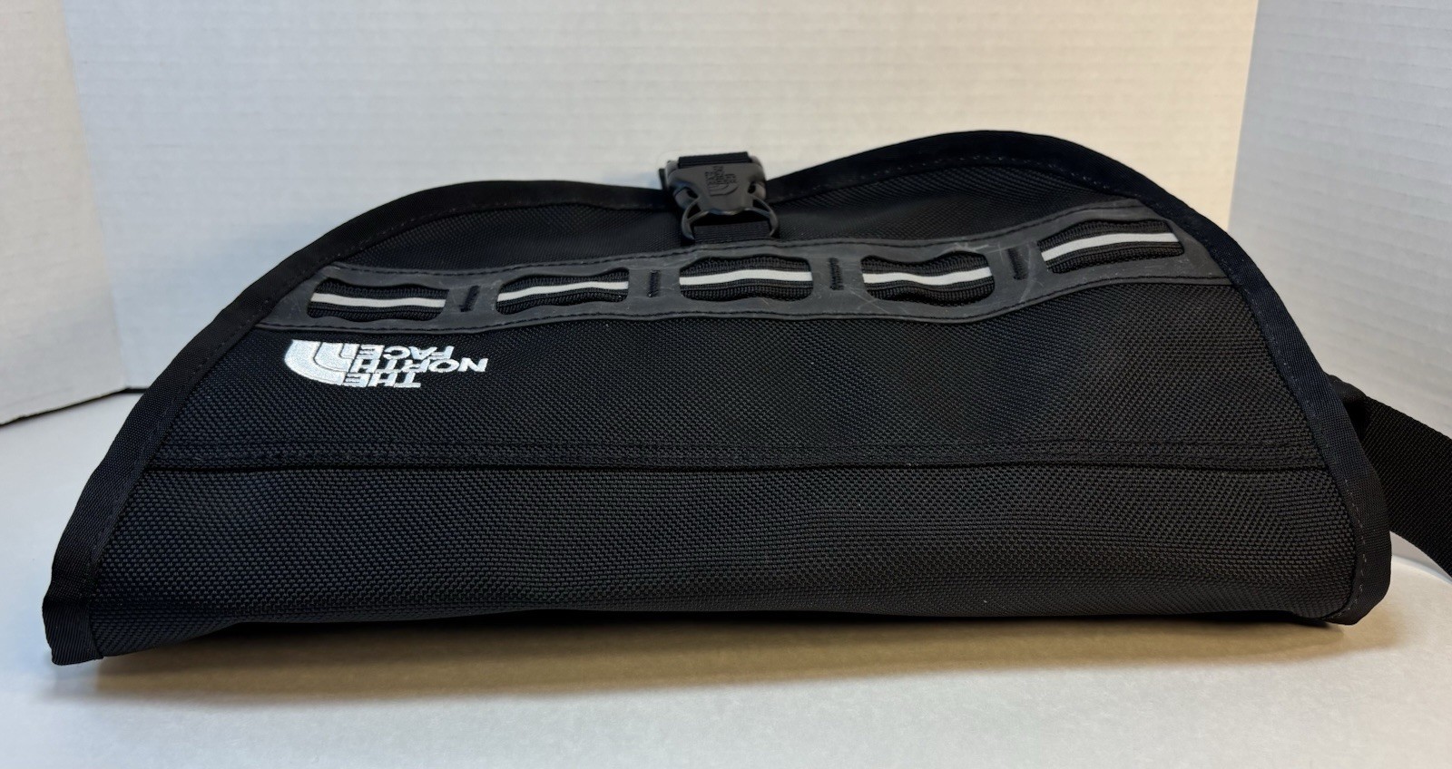 The North Face Messenger Shoulder Bag Satchel Reflective Stripe Black