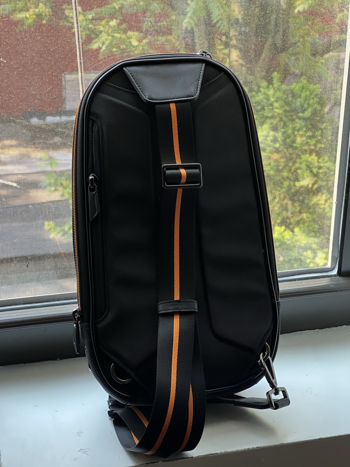 Tumi x McLaren Torque Sling Bag Black Orange Carbon Fiber – Excellent Condition