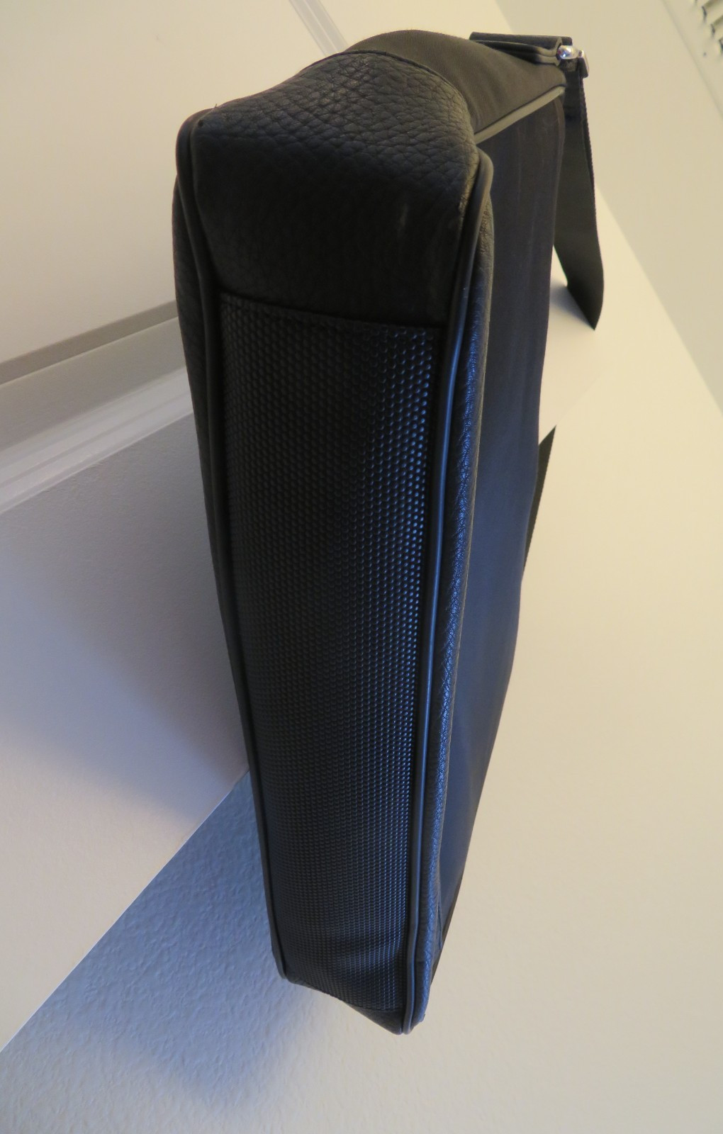 NWOT NEW Calvin Klein Black Microfiber Messenger Bag 15 x 11 x 3″ Unisex