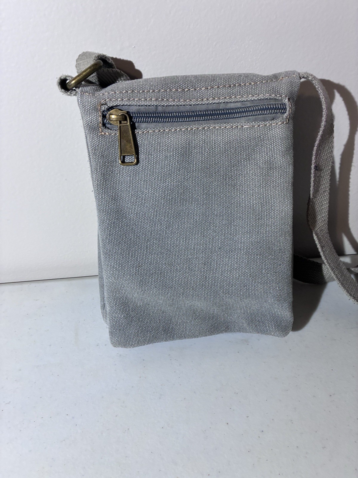 Prairie Schooner Gray Small Crossbody Adjustable Strap Zip Magnetic Outer Pocket