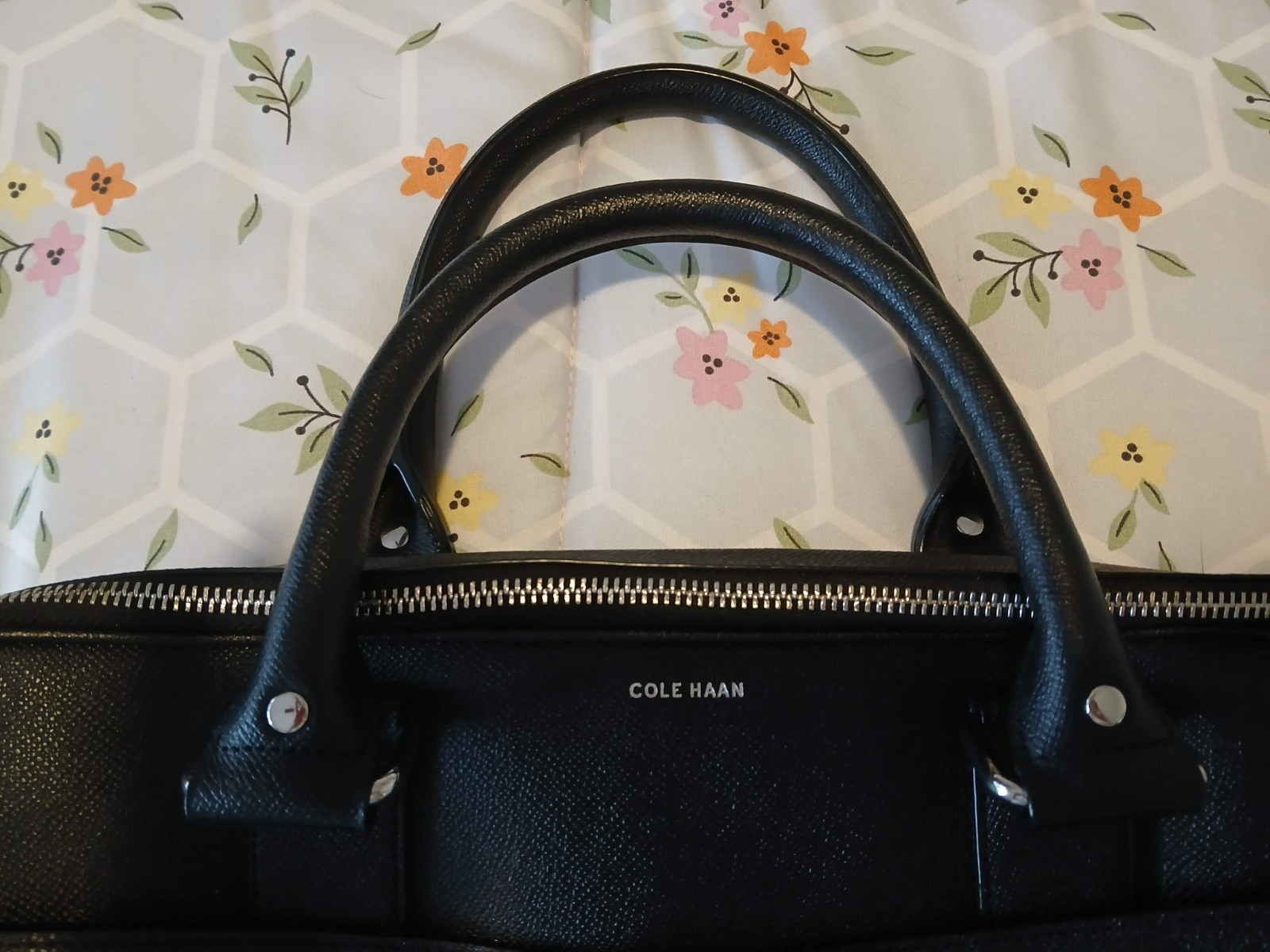 UNISEX COLE HAAN AMERICAN AIRLINES TRAVEL BLACK LEATHER MESSENGER BAG NEW W/ TAG