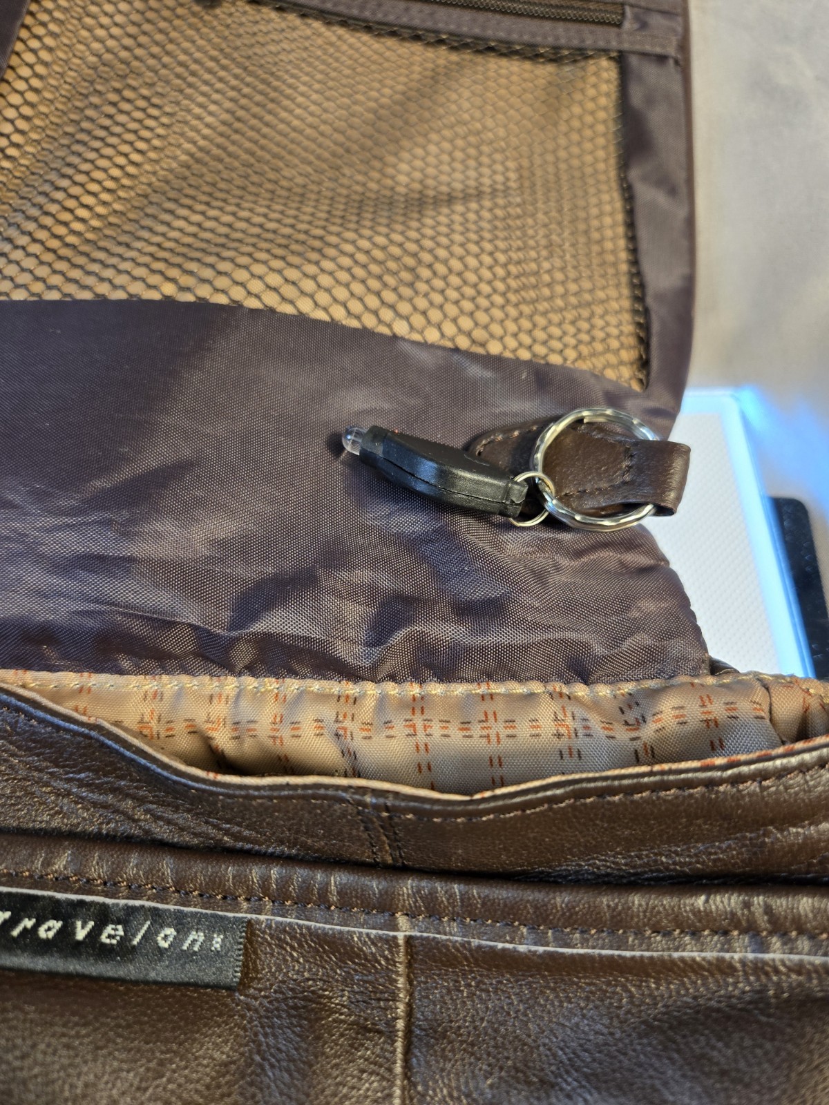 Travelon Crossbody Messenger Bag Zip Snap Adjustable Strap Pockets Men Brown
