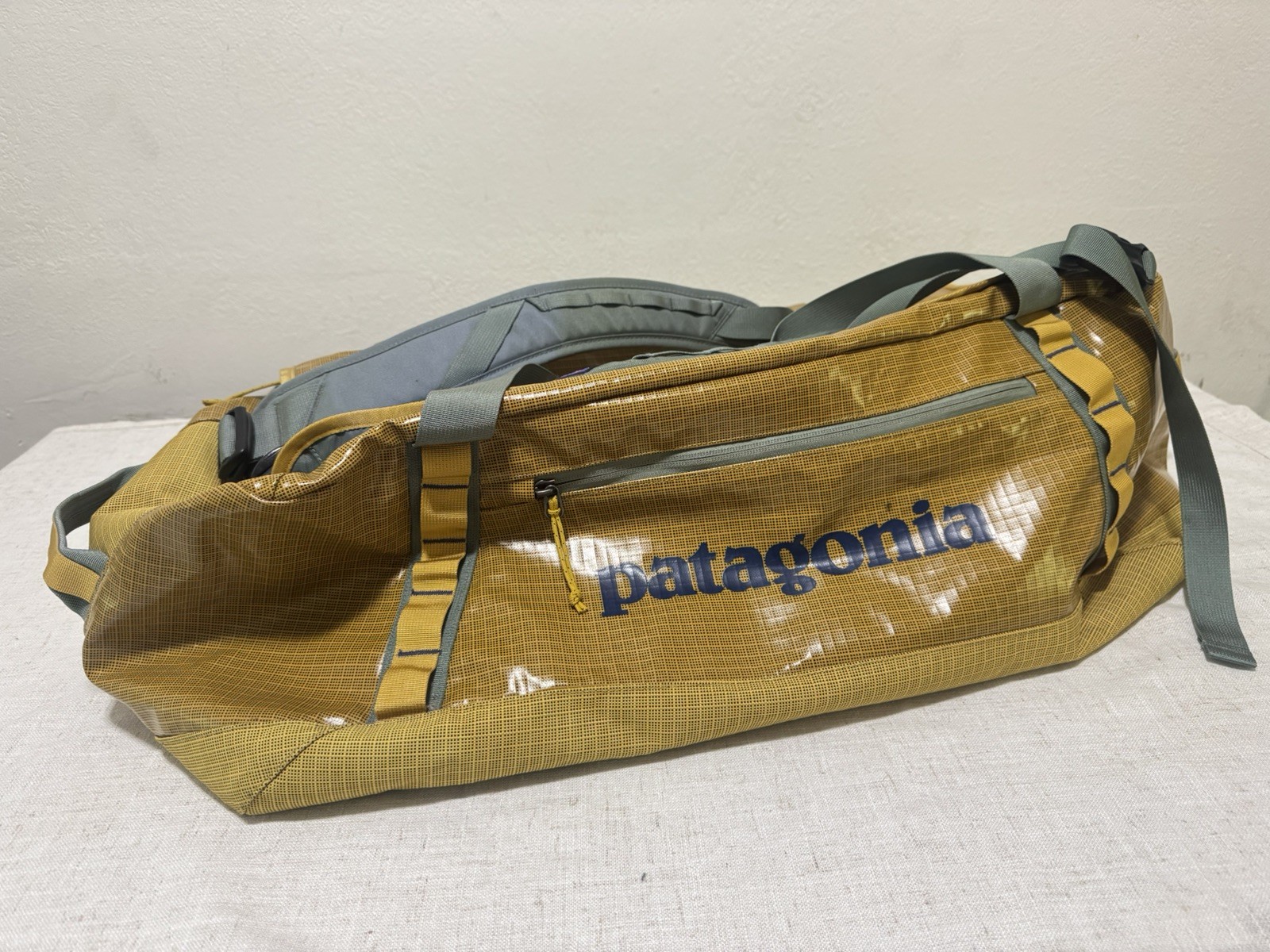 Patagonia Black Hole Duffel 55l Cabin Gold Backpack minor flaws