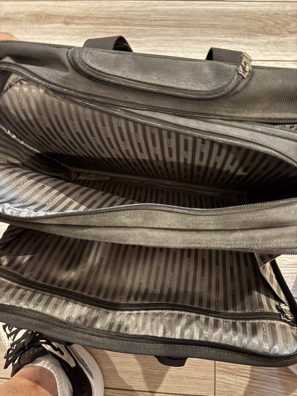 Tumi Alpha Rolling Briefcase 17″ Laptop Carry-on Bag Ballistic Nylon Expandable