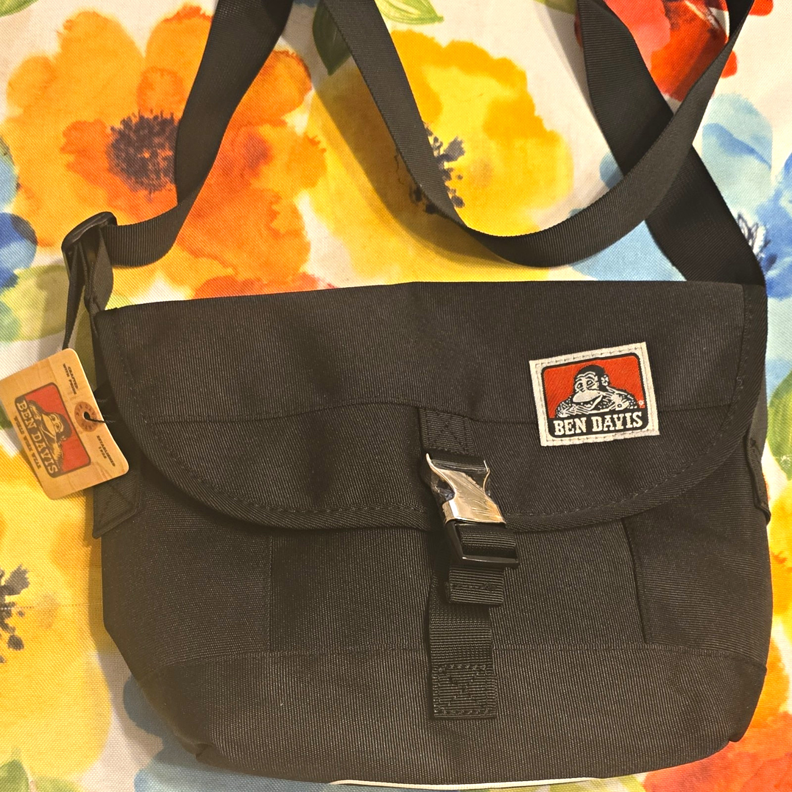 Ben Davis Black Medium Messenger Bag Buckle Closure Adjustable Crossbody Strap