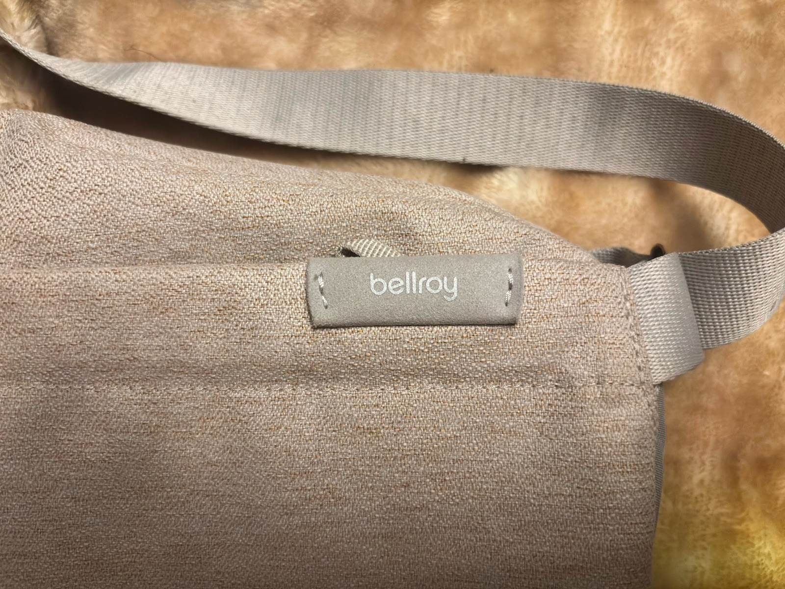 Bellroy Gray Messenger Bag Crossbody Strap Zip/Buckle, Inner Pockets Key Clip