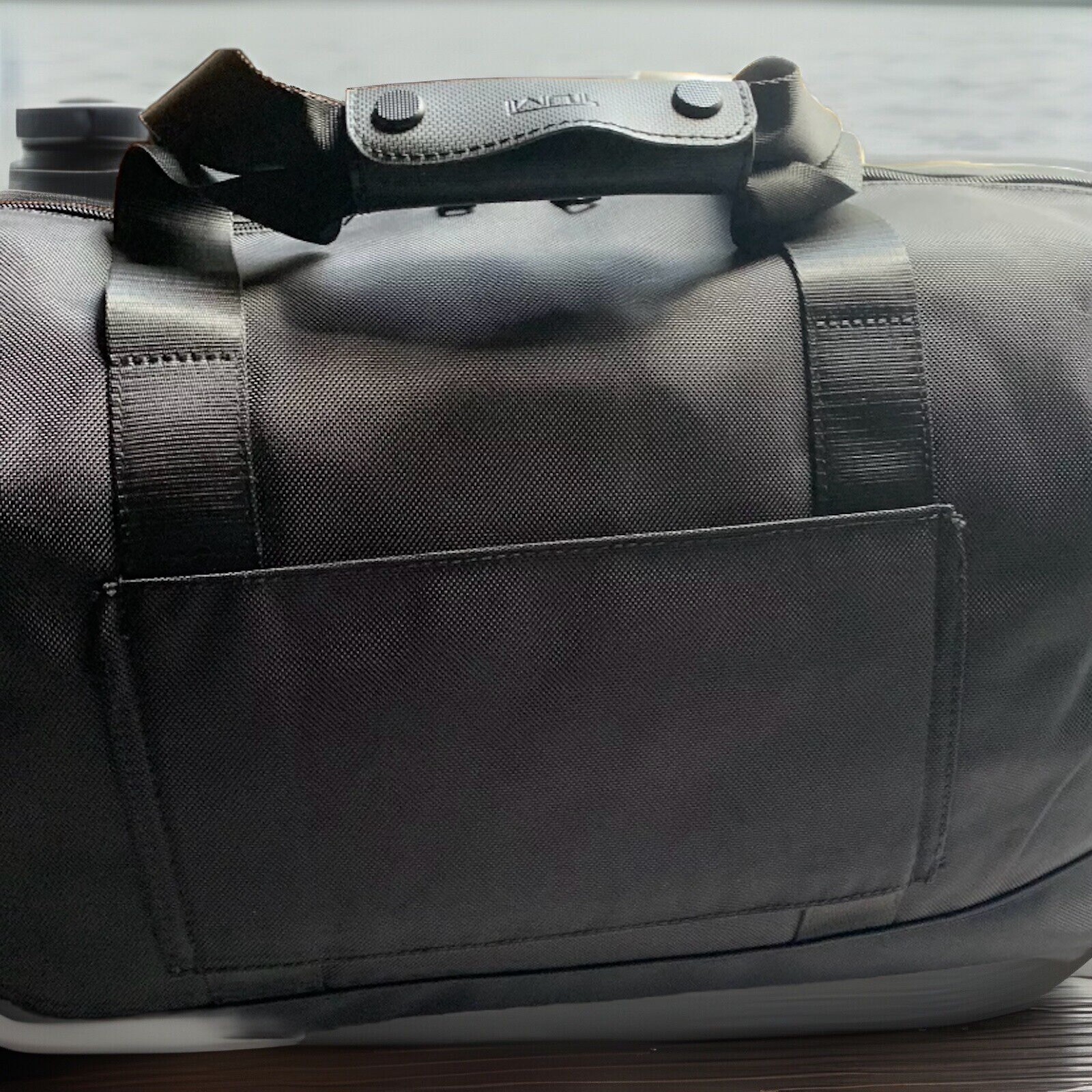 New Tumi Alpha 3 Collection Double Expansión Travel Satchel. Black $550