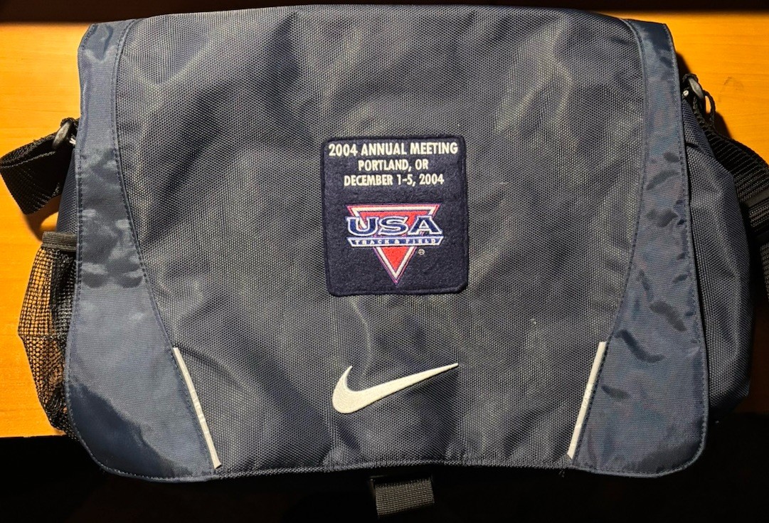 VTG 2004 Nike USA Track & Field Messenger Bag Navy Blue USATF Portland Y2K Tech
