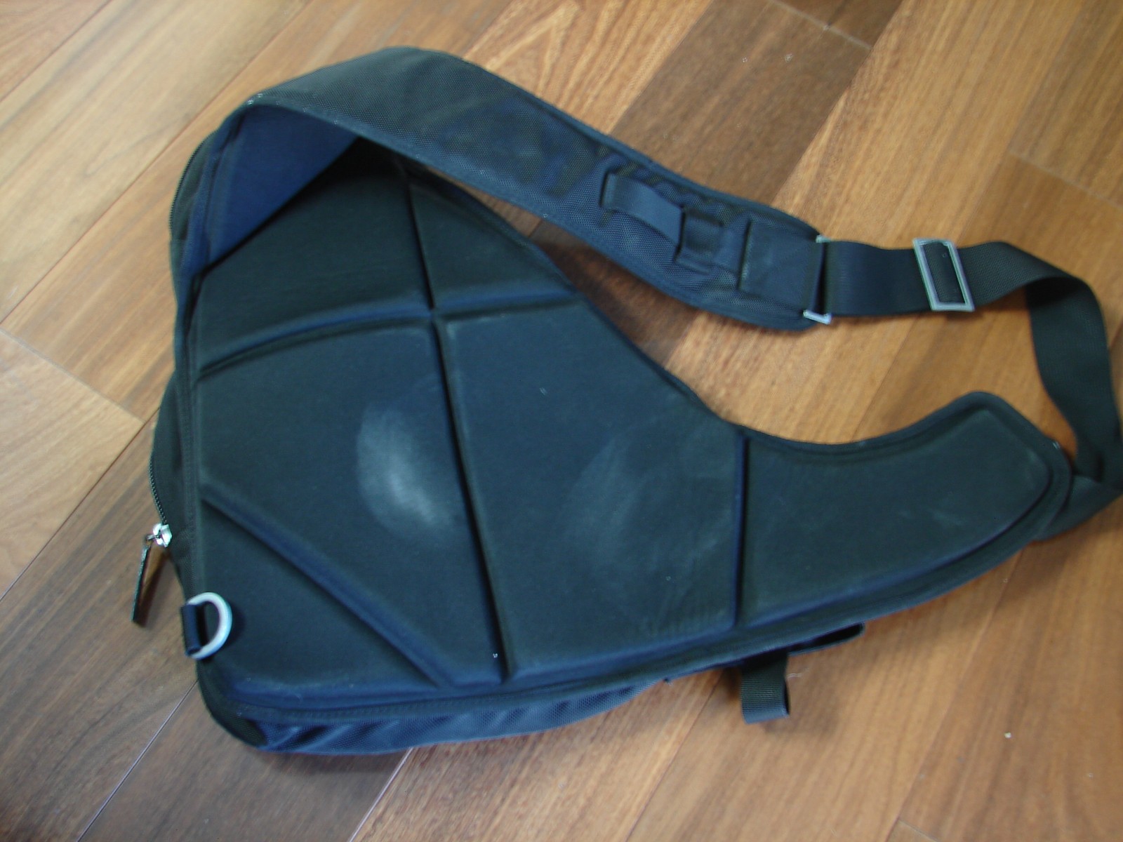 Victorinox Sling Bag Black Nylon Leather Messenger Crossbody Travel
