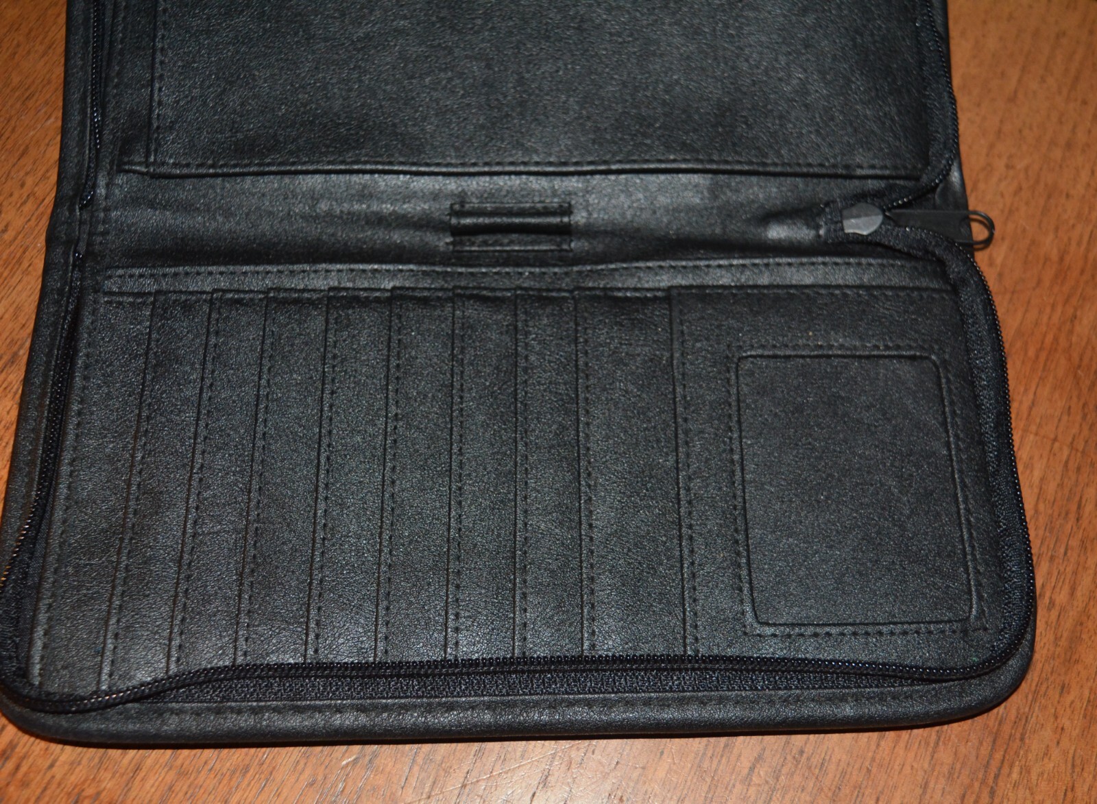 Large Leather Traveler’s Wallet Portfolio GEMLINE Zip-Around