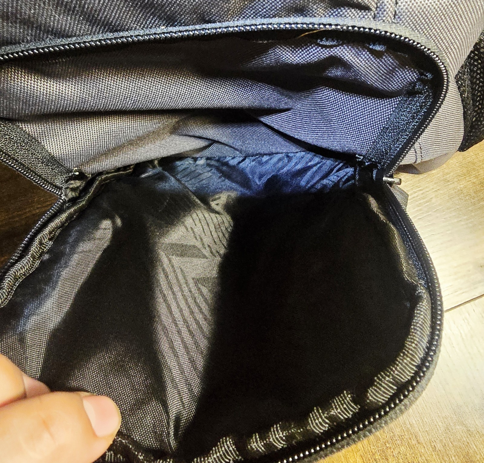 Oakley Enduro Backpack Laptop Grey & Black 25L 2.0 Clean And Nice Condition.
