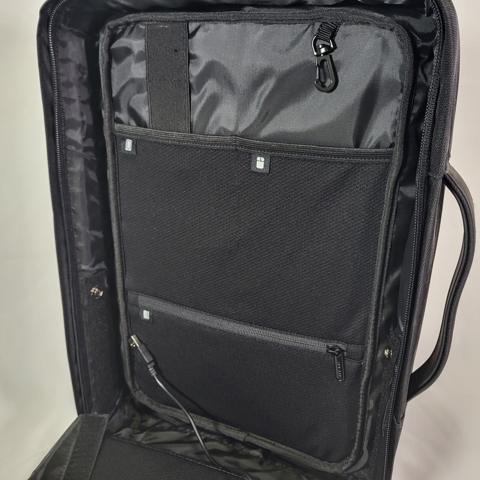 XD Design Bobby Biz Anti-Theft Backpack briefcase USB black sleek Z4