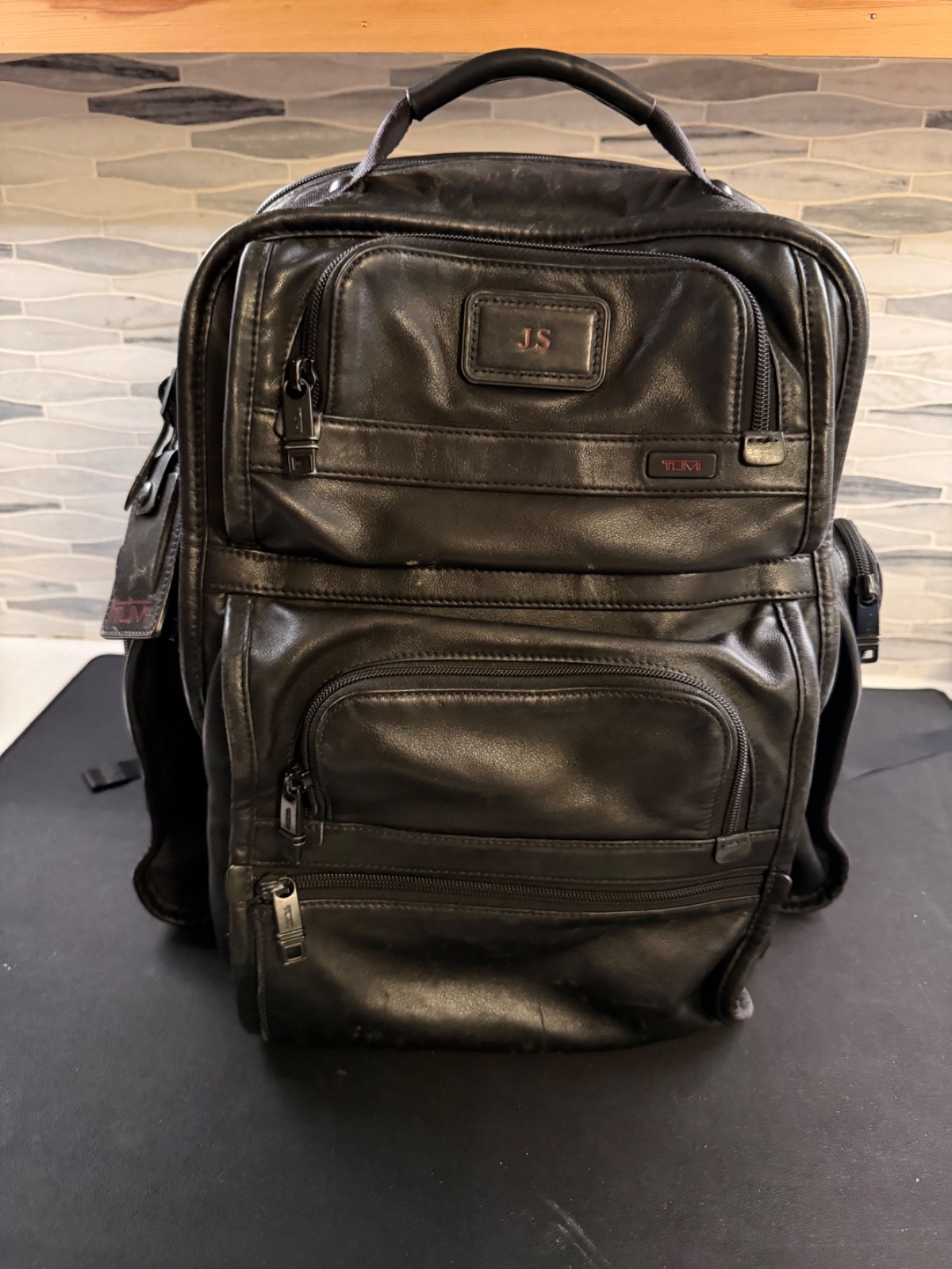 Tumi Alpha 2 – T Pass Leather Brief Pack