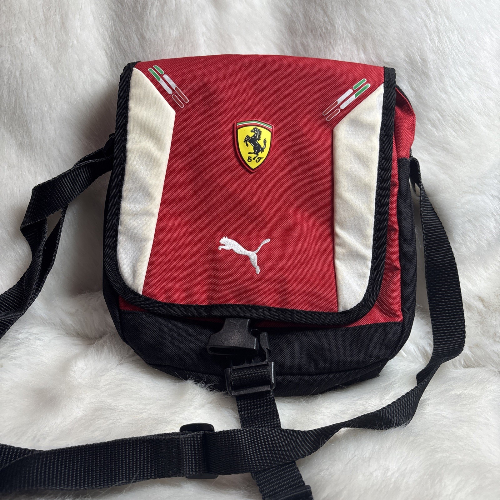 PUMA PMMO1005RED – Men`s FERRARI PORTABLE Regular Portable Crossbody Bag EUC