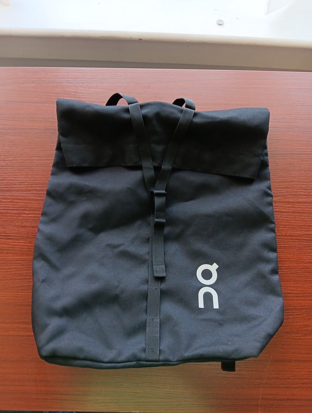 On Running Backpack Black Unisex Adjustable Straps Snap Close Lined Zip Pocket