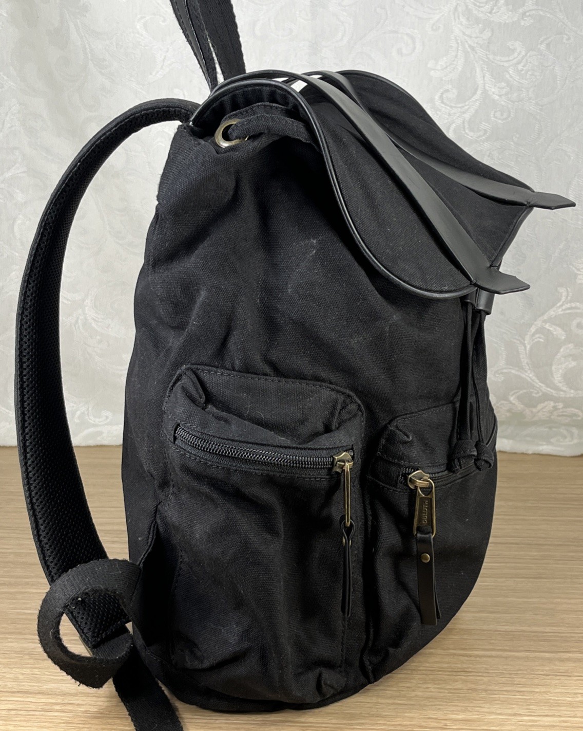 Duluth Trading Co Black Canvas Pockets Drawstring Backpack Magnetic Top Closure