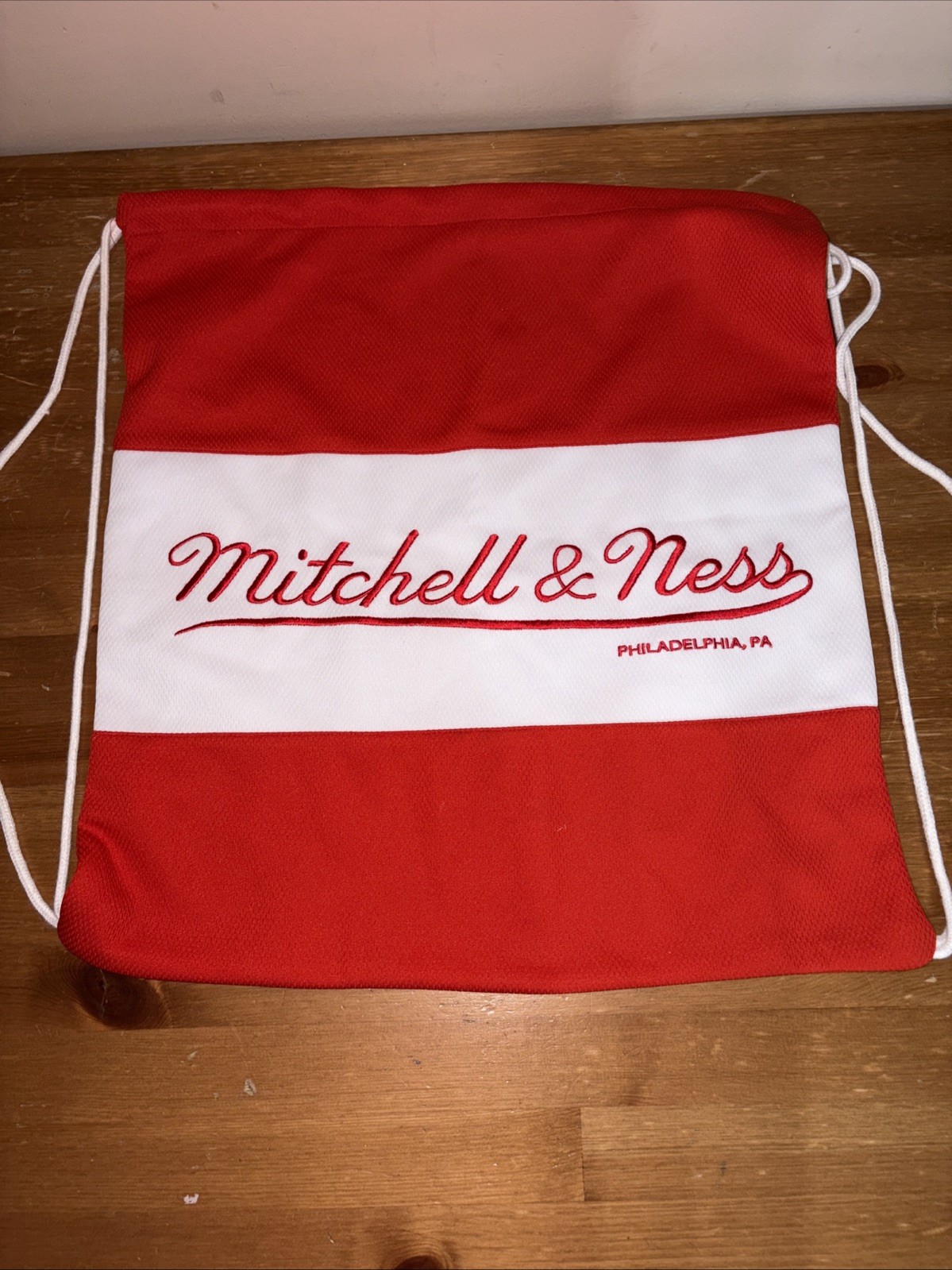 Mitchell & Ness Stitched drawstring bag Philadelphia, PA White Red Rare