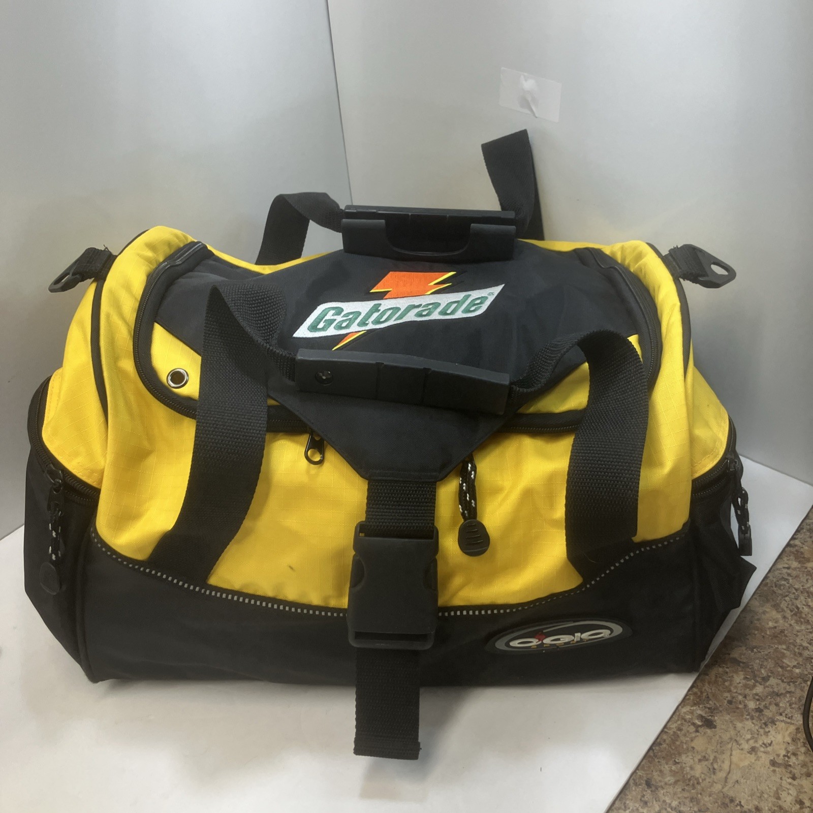 OGIO Gatorade Sport Bag 20″ Zipper Bag Black/yellow Duffle Bag Color Nice