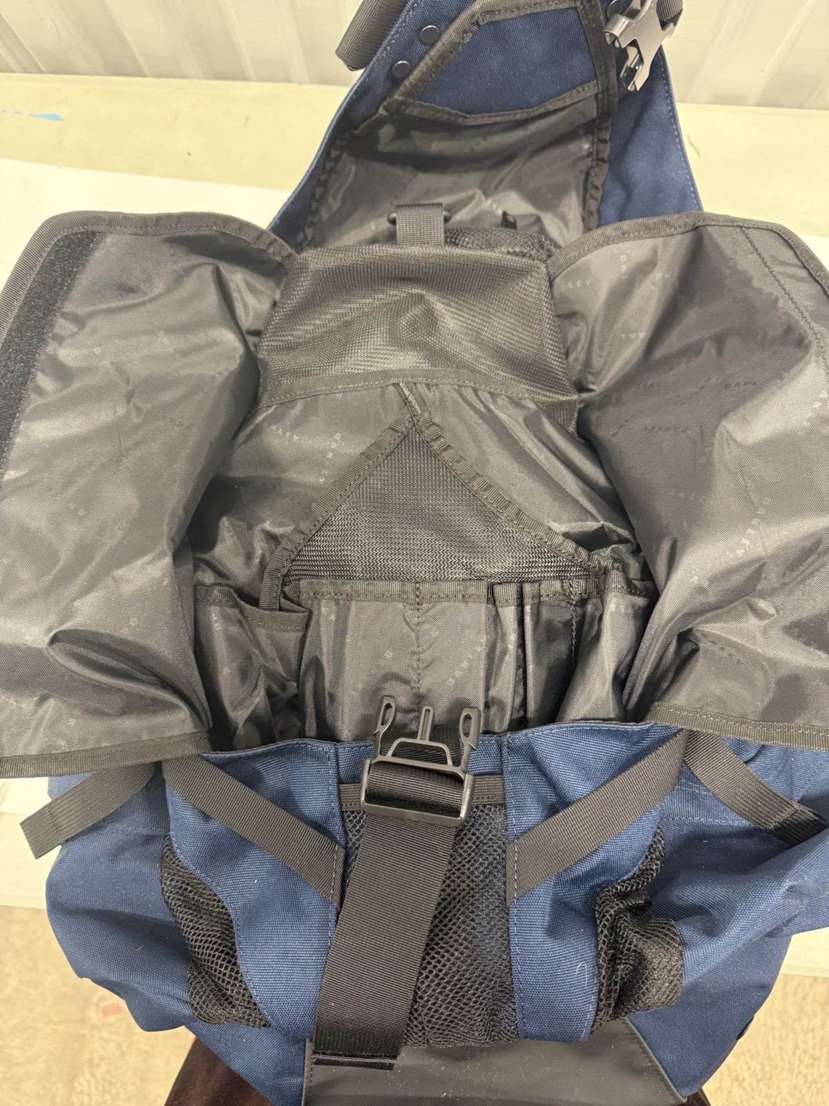 NWT OAKLEY ICON RC BACKPACK FOS901479 NAVY ONE-SIZE NYLON 32L Water Repellent OS