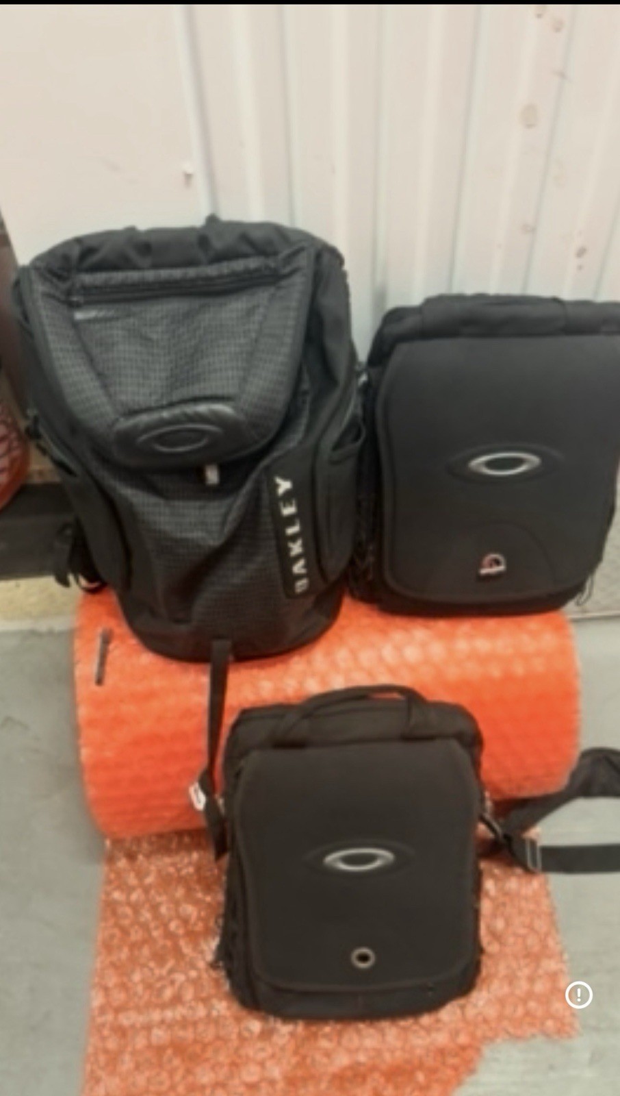 3 : Oakley BackPack Laptop And Messenger Bag : Read Please