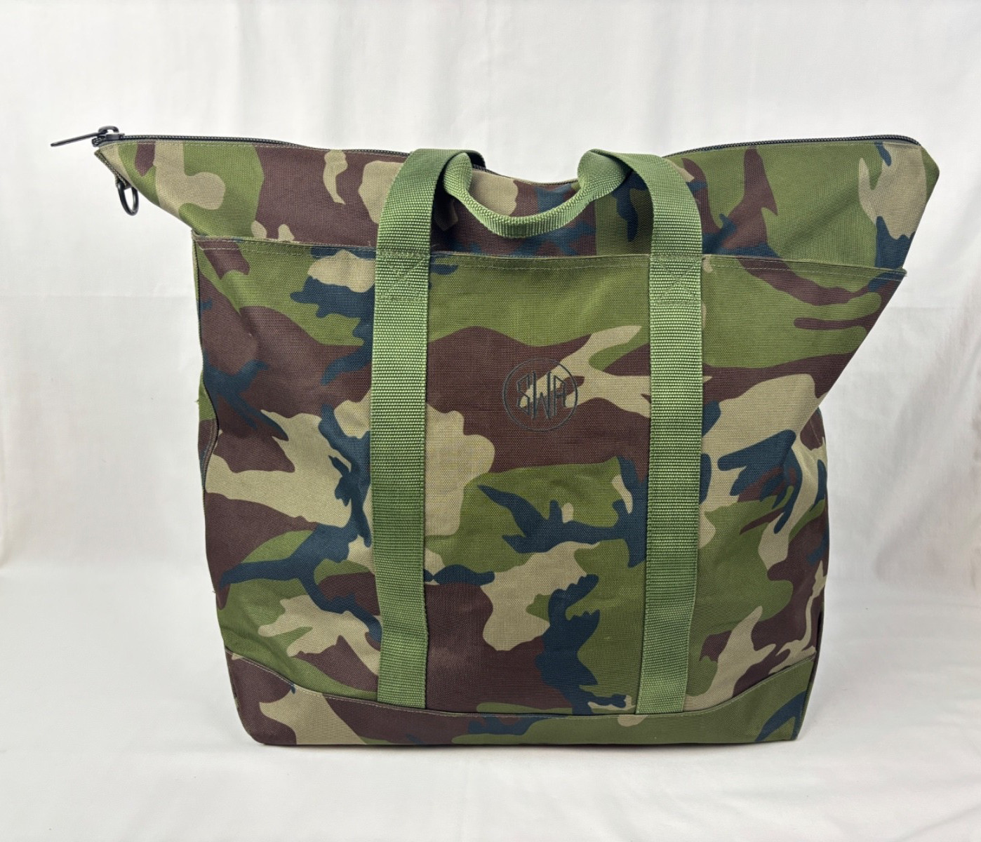 L.L. Bean Zip Hunter’s Camo Tote Bag Lined XL – NO STRAP & HAS INITIALS – Clean