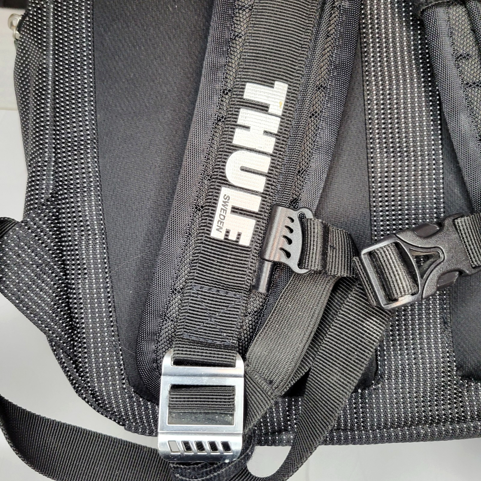 Thule Crossover 32L Backpack Black Sunglasses Protection Hiking Camping