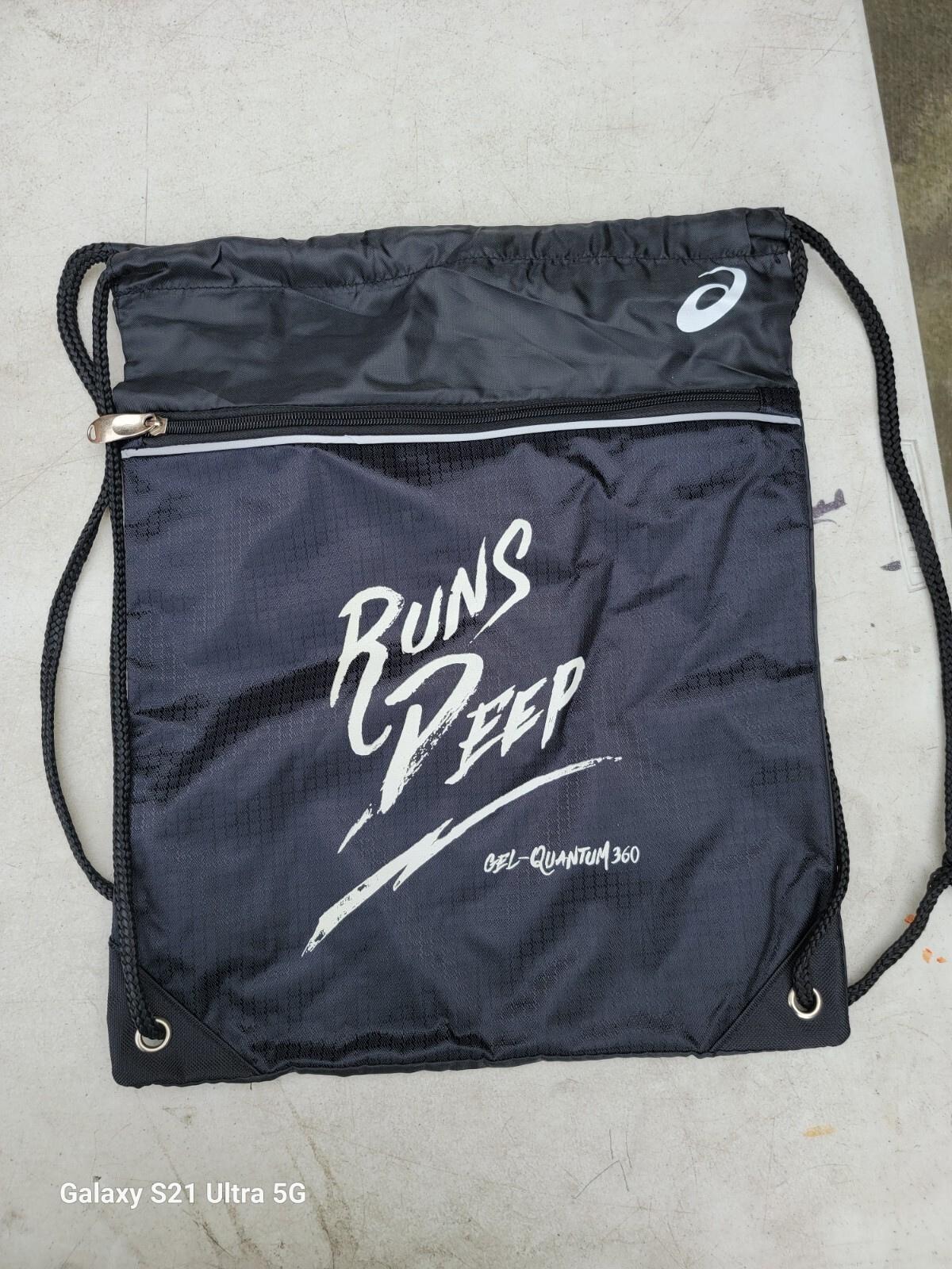 ASICS Runs Deep Cinch Sack Backpacks Glow In The Dark Light Weight Black