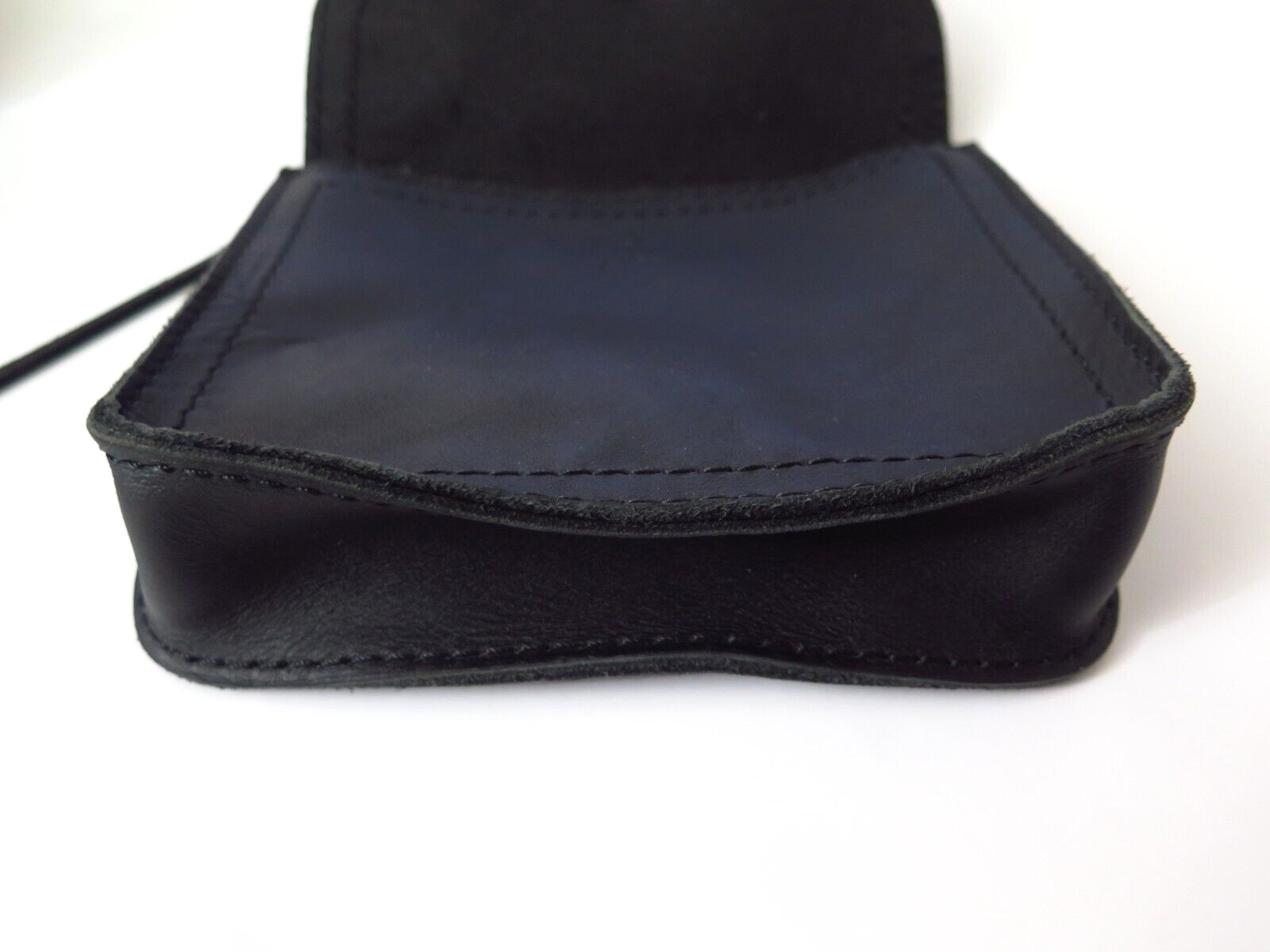 Saddleback Leather 6.5″x5.5″x1.5″ CLASSIC CABLE BAG Black