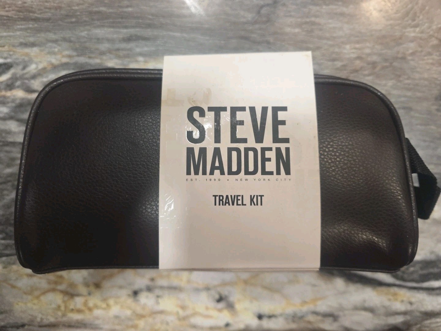 Steve Madden Men’s Travel Kit – Brown – New