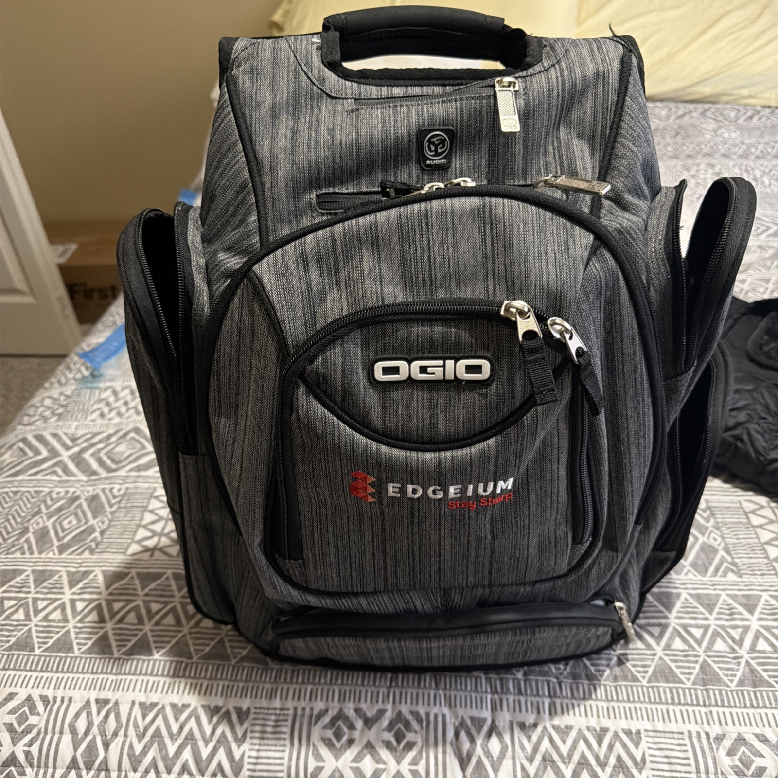 Nwt OGIO Metro Street Grey/black Backpack 8 External Pockets Audio Tech Laptop
