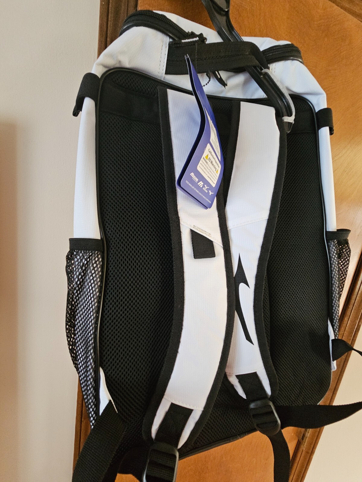mizuno black/ white 14″×20″ backpack with side pockets