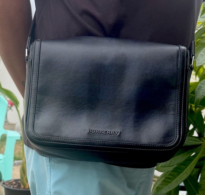 Authentic Burberry Navy Alfred messenger Bag ** Just dropped from $1100 to $900