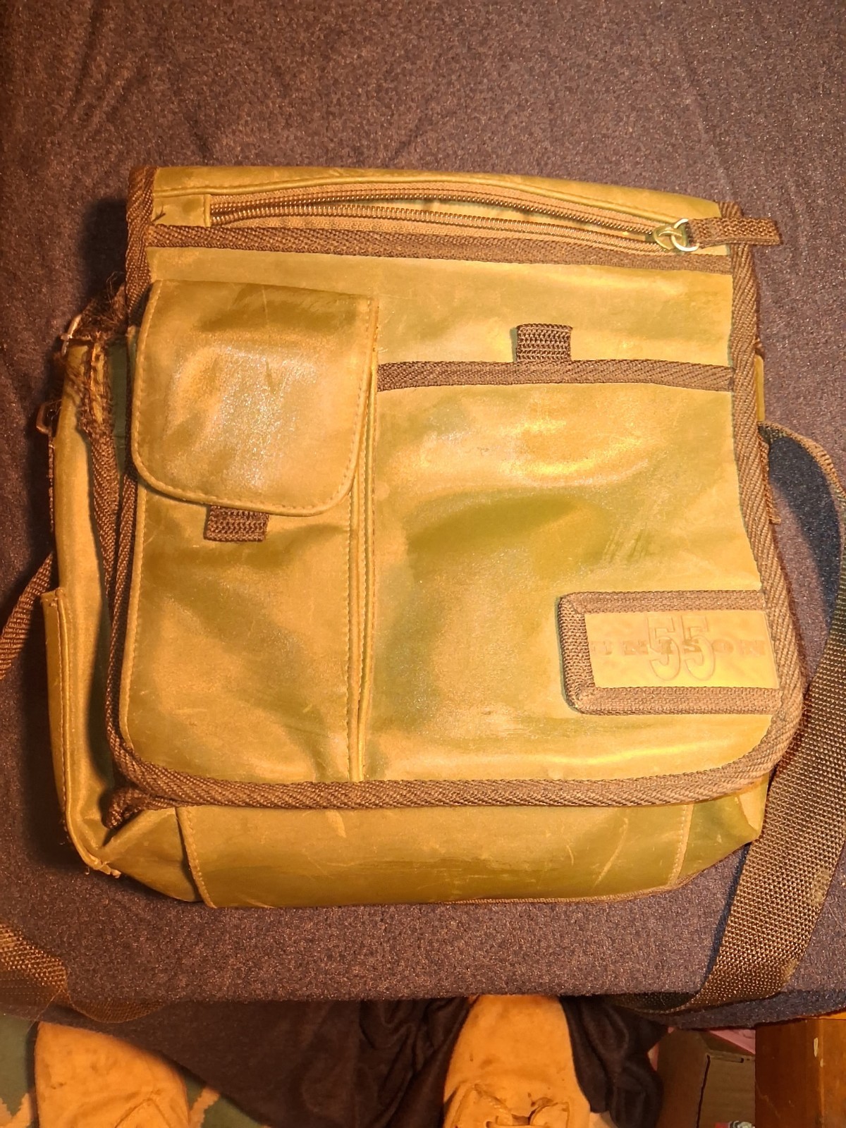 Green Men’s Medium Messenger Bag Adjustable Shoulder Strap Pockets Zip