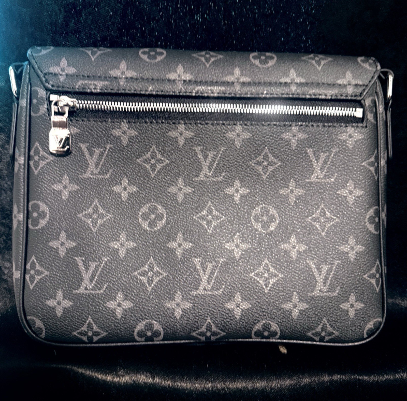 Louis Vuitton Monogram Eclipse Black/Gray Men’s Medium Crossbody Zip, Adj Strap