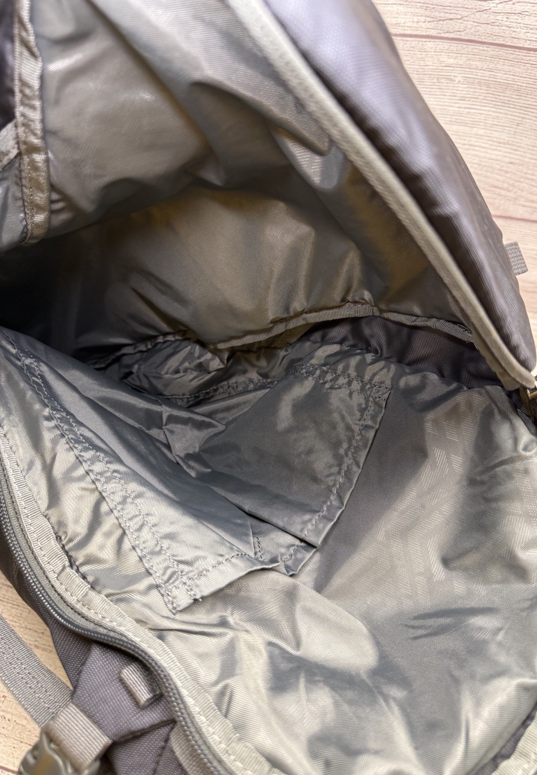 Thule Sweden Black Large Daypack Backpack Side Padded Pockets Hiking Outdoor