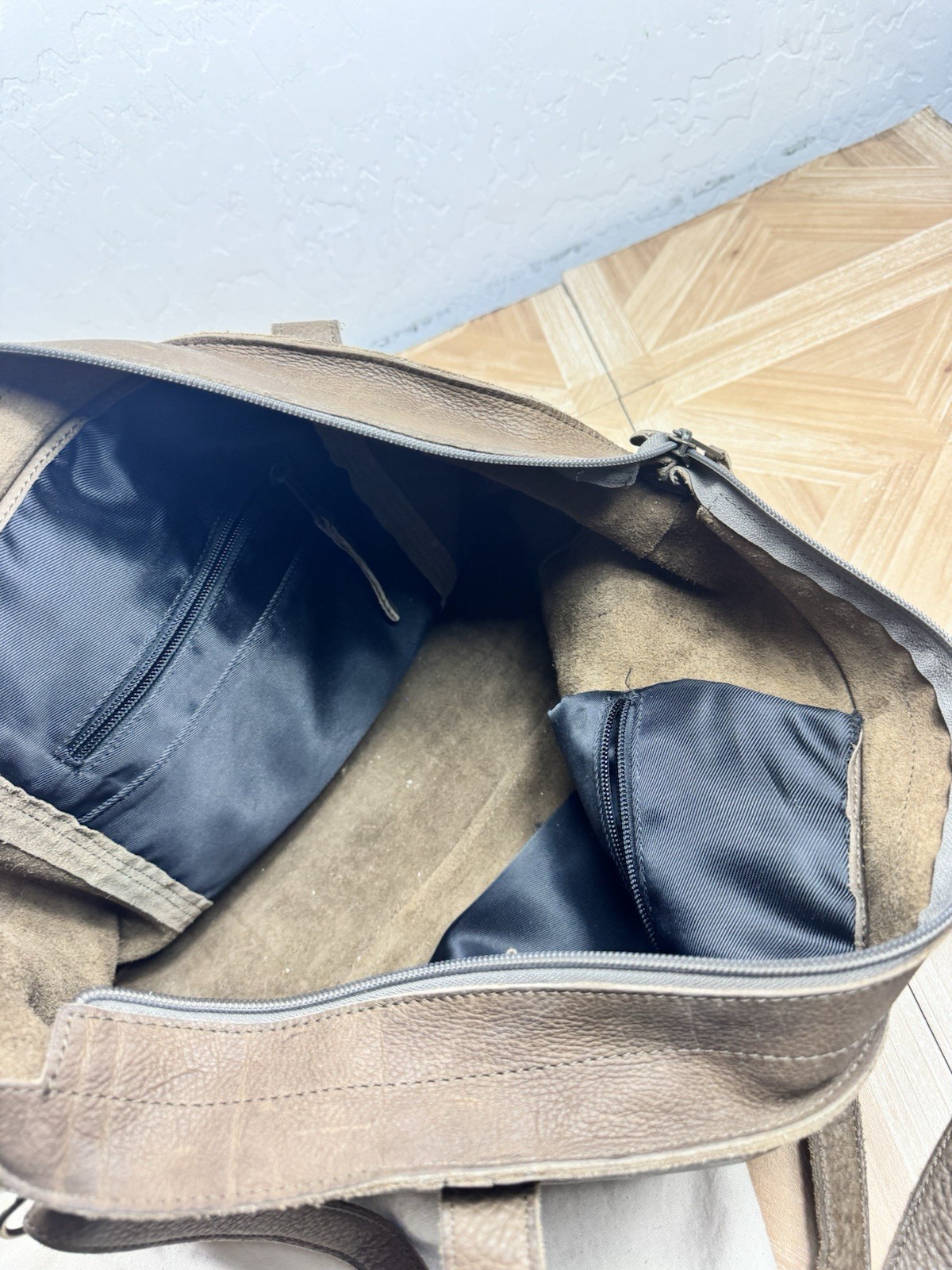 Duluth Trading Co Leather Duffel Bag Brown Large Travel Carry On Weekend Tote