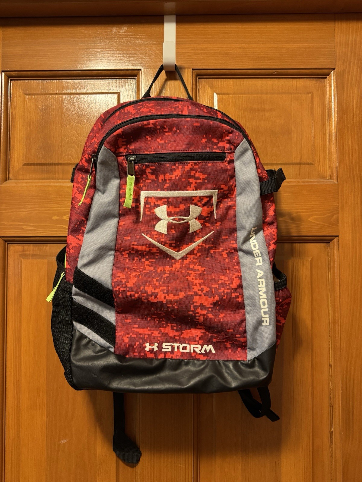 Under Armour Storm Red Camo Backpack Sports School Straps Hiking Travel