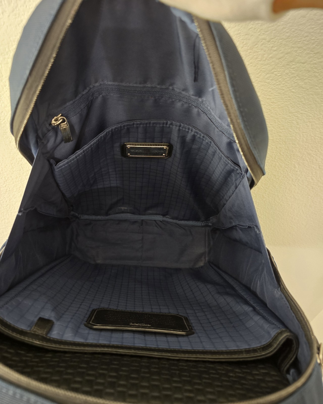 Tumi Arrive Logan Medium Backpack Signature Blue Tumi Arrivé 14.5″x15.5″x5″